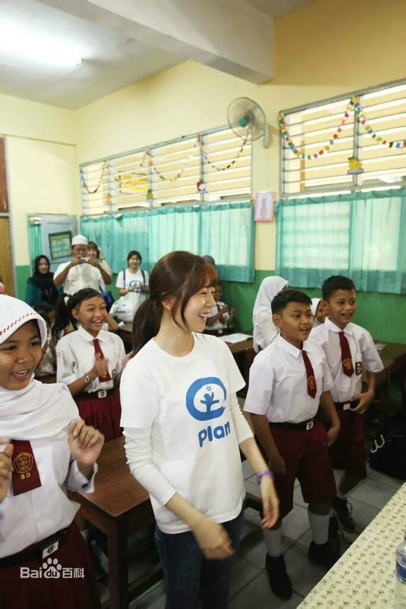 百眞熙(Baek Jin Hee/)-公益 15/16柬埔寨+14印尼+12泰国生活照相册