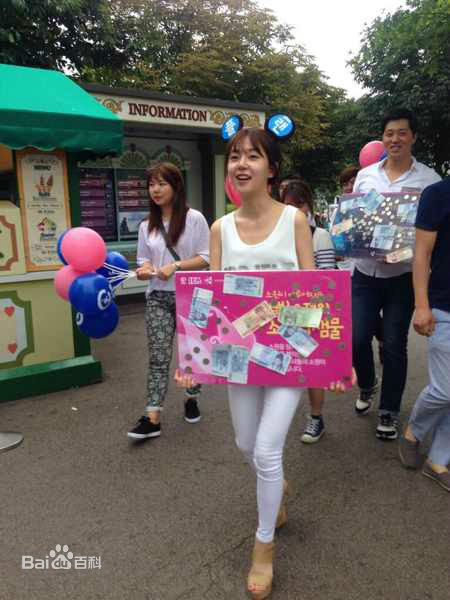 百眞熙(Baek Jin Hee/)白珍熙-在韩国公益活动壁纸壁纸