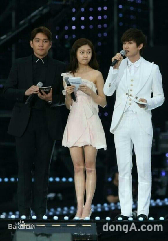 百眞熙(Baek Jin Hee/)白珍熙-梦想演唱会MC素颜照壁纸