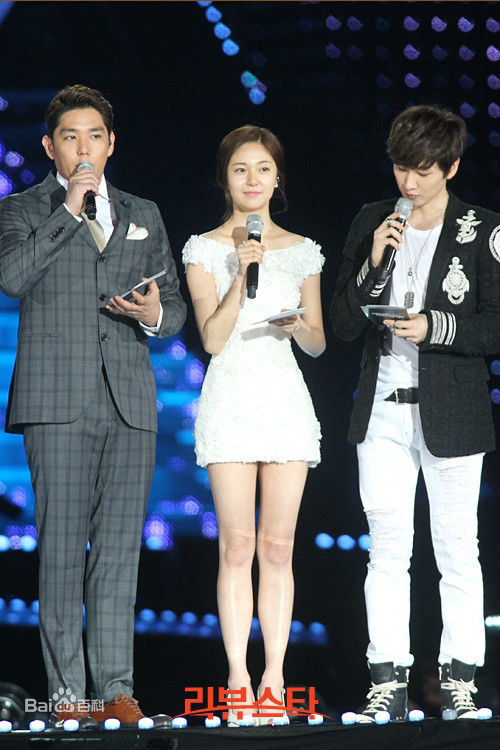 百眞熙(Baek Jin Hee/)白珍熙-梦想演唱会MC素颜照壁纸