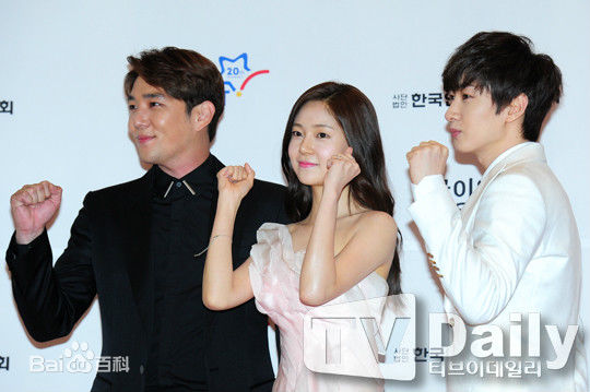 百眞熙(Baek Jin Hee/)白珍熙-梦想演唱会MC素颜照壁纸