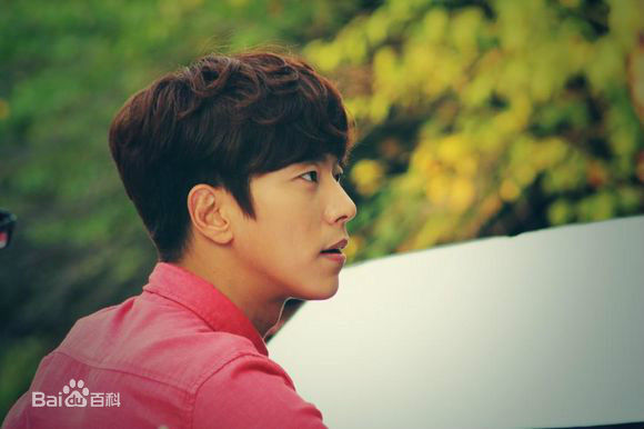 最新尹贤敏()壁纸