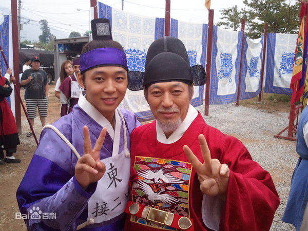 朴有天(，パク·ユチョン，park yoo-chun)深受前辈们喜爱的有天生活照相册