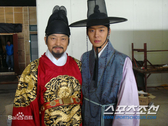 朴有天(，パク·ユチョン，park yoo-chun)深受前辈们喜爱的有天生活照相册