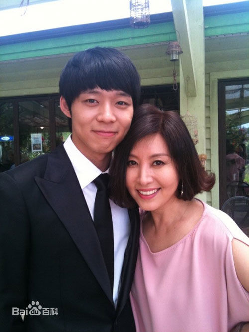 朴有天(，パク·ユチョン，park yoo-chun)深受前辈们喜爱的有天生活照相册