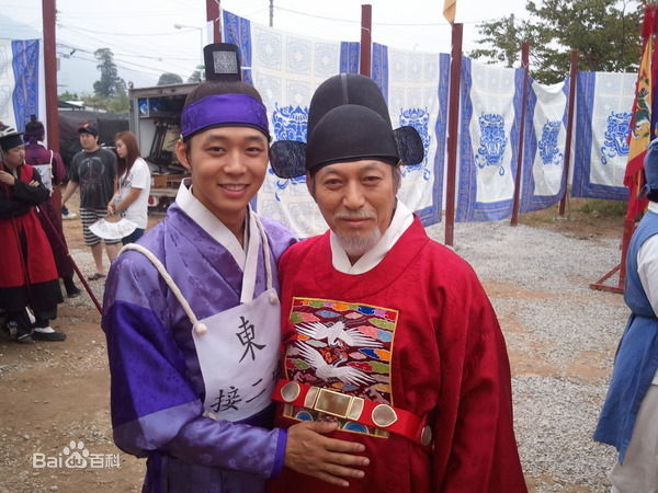 朴有天(，パク·ユチョン，park yoo-chun)深受前辈们喜爱的有天生活照相册