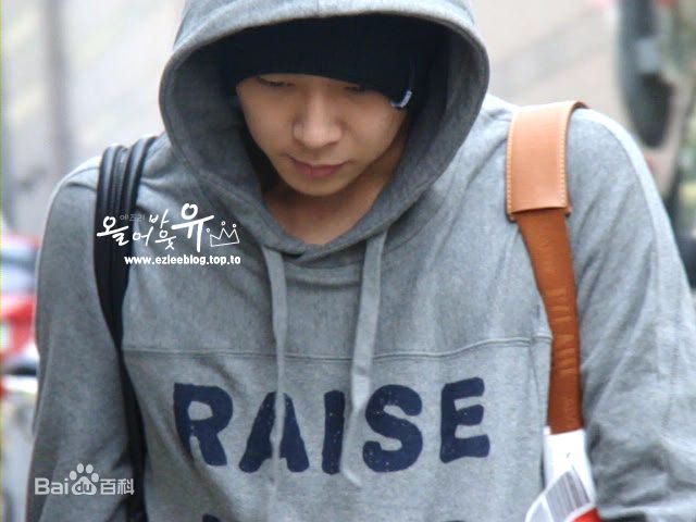 朴有天(，パク·ユチョン，park yoo-chun)机场时尚图册