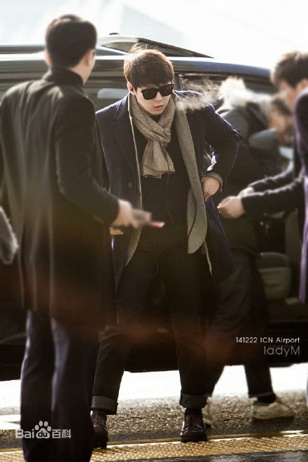 朴有天(，パク·ユチョン，park yoo-chun)机场时尚图册