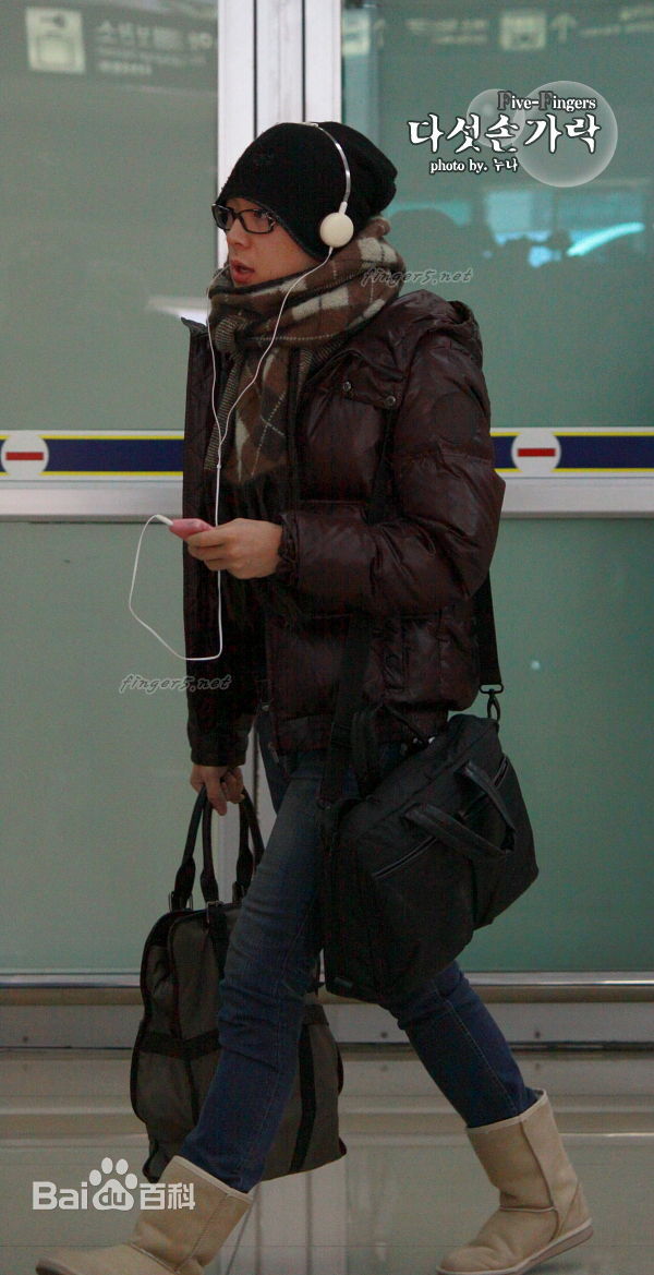 朴有天(，パク·ユチョン，park yoo-chun)机场时尚图册