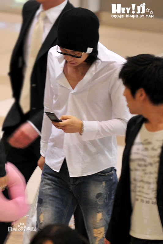 朴有天(，パク·ユチョン，park yoo-chun)机场时尚图册