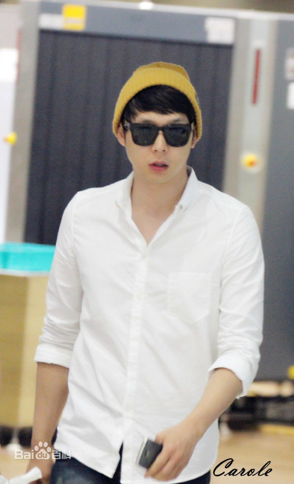 朴有天(，パク·ユチョン，park yoo-chun)机场时尚图册