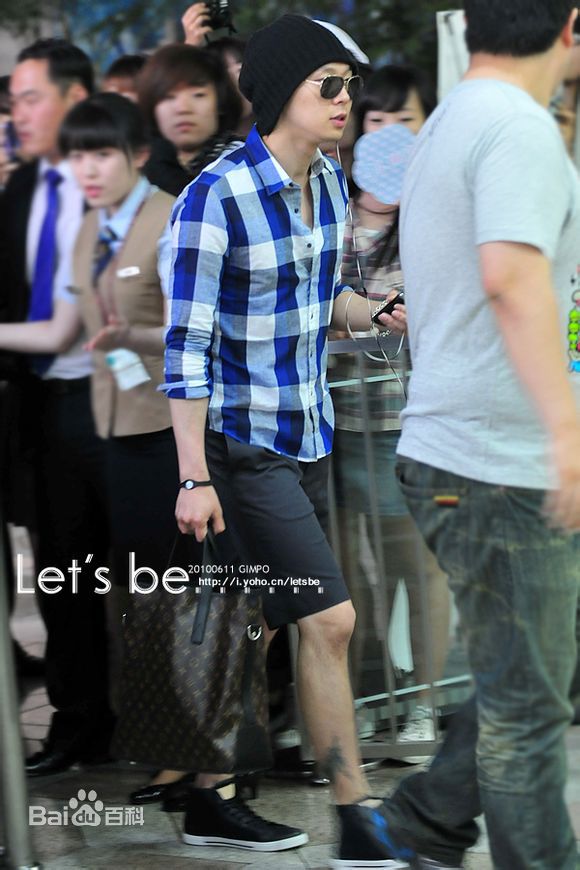 朴有天(，パク·ユチョン，park yoo-chun)机场时尚图册