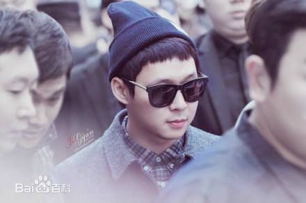 朴有天(，パク·ユチョン，park yoo-chun)机场时尚图册