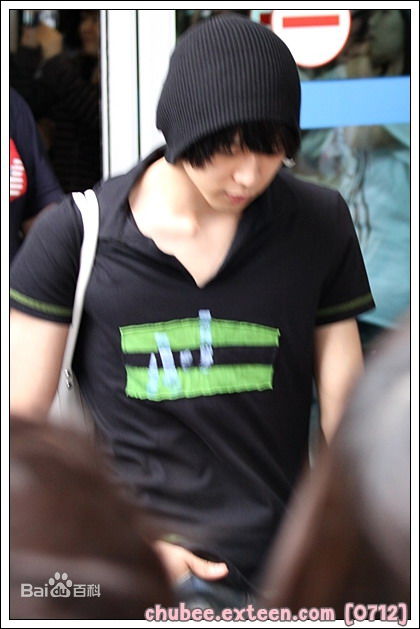 朴有天(，パク·ユチョン，park yoo-chun)机场时尚图册