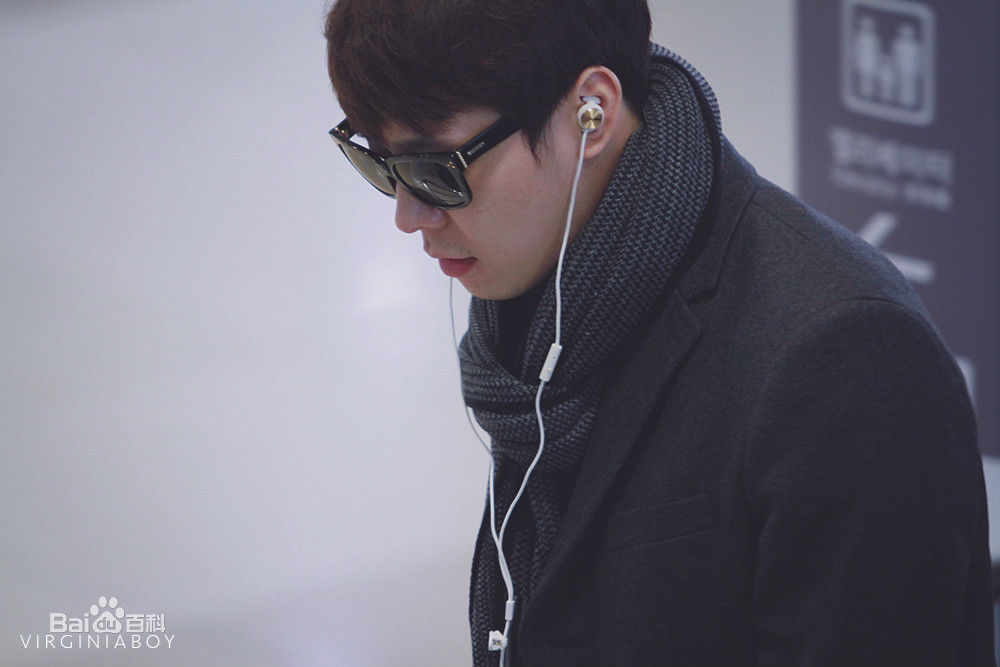 朴有天(，パク·ユチョン，park yoo-chun)机场时尚图册