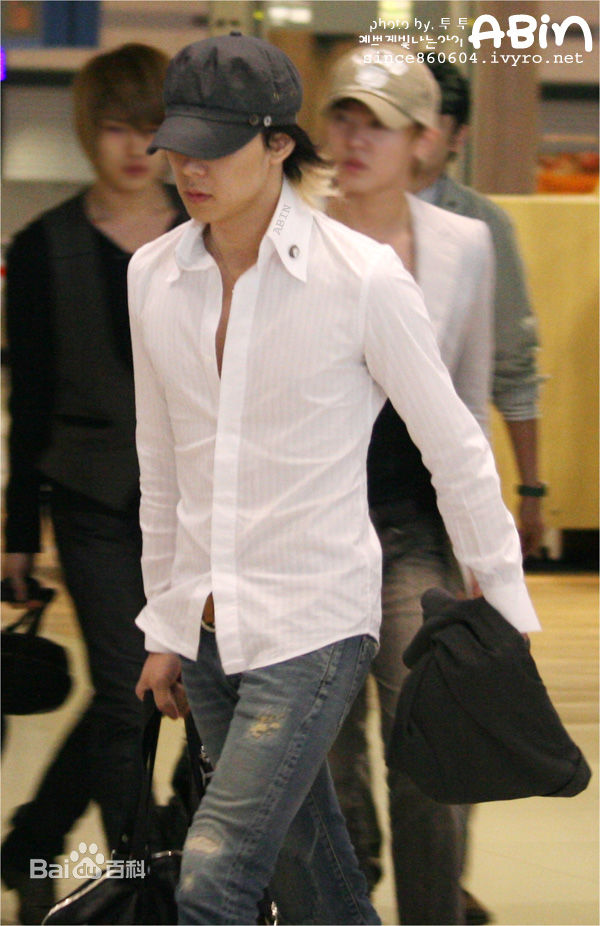 朴有天(，パク·ユチョン，park yoo-chun)机场时尚图册