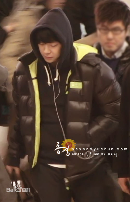 朴有天(，パク·ユチョン，park yoo-chun)机场时尚图册