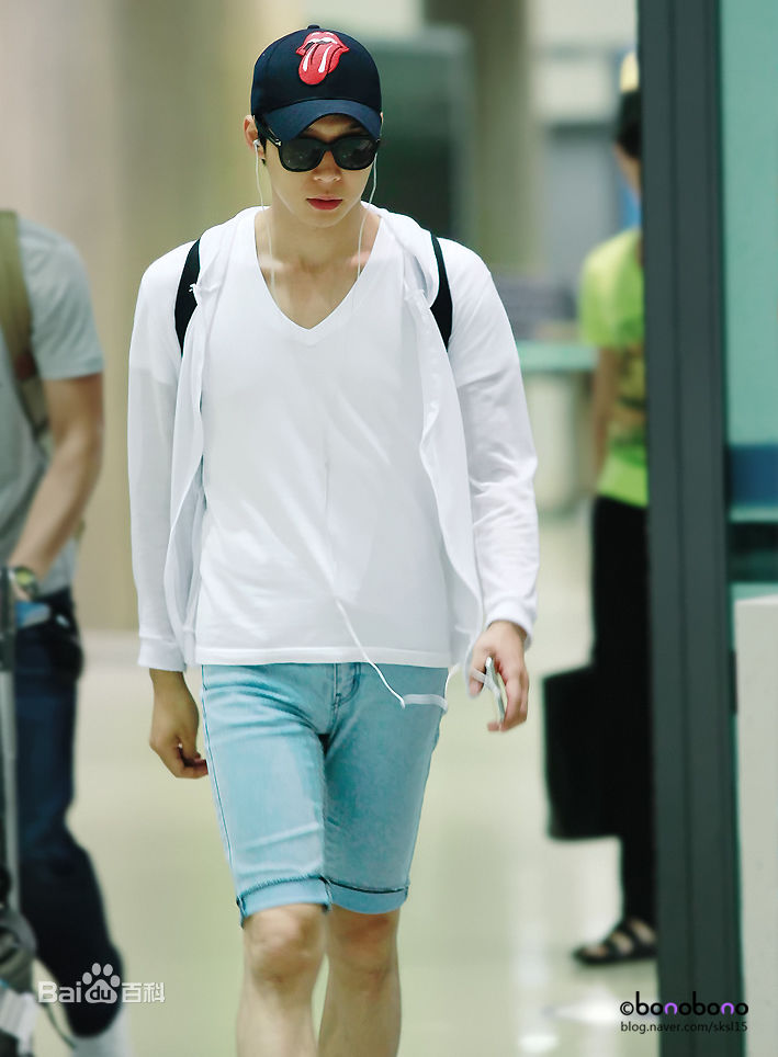 朴有天(，パク·ユチョン，park yoo-chun)机场时尚图册