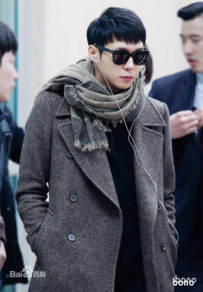 朴有天(，パク·ユチョン，park yoo-chun)机场时尚图册