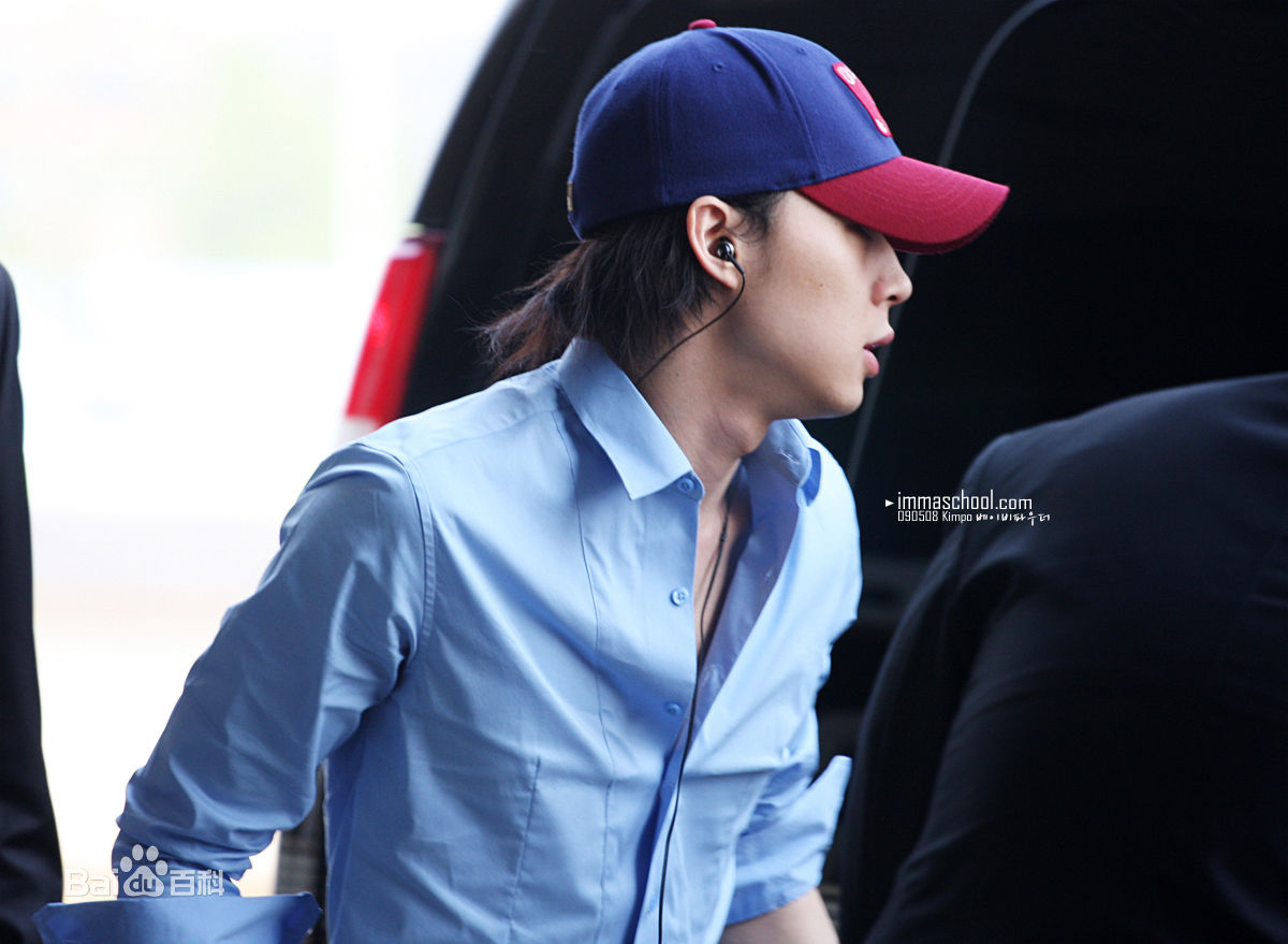 朴有天(，パク·ユチョン，park yoo-chun)机场时尚图册