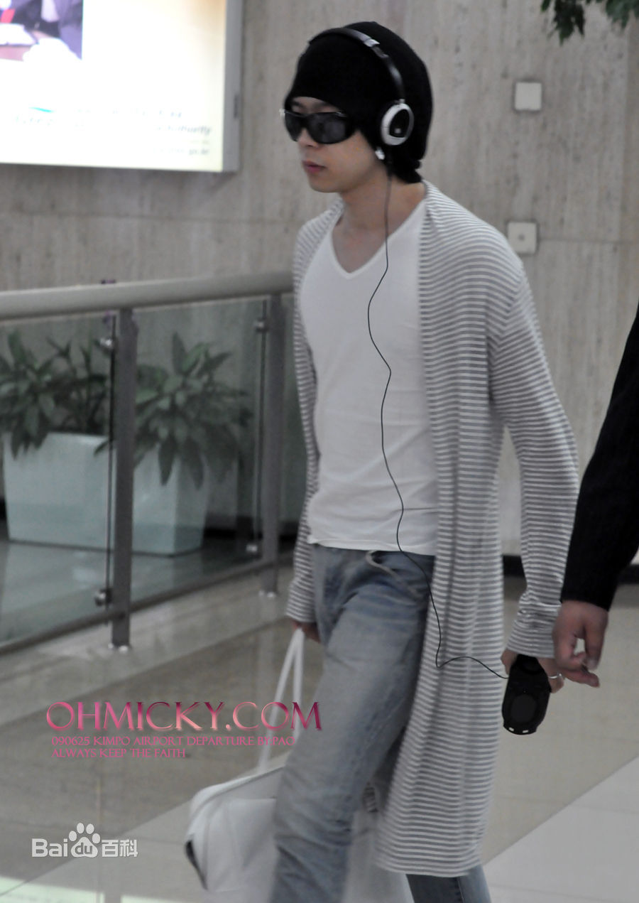 朴有天(，パク·ユチョン，park yoo-chun)机场时尚图册