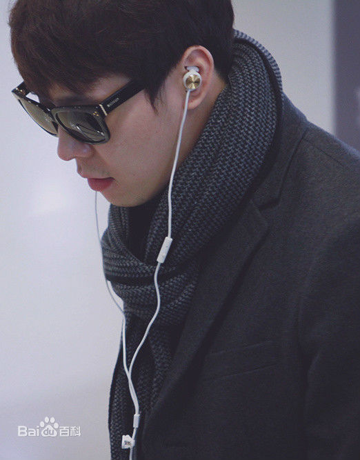 朴有天(，パク·ユチョン，park yoo-chun)机场时尚图册