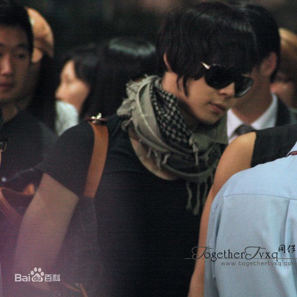 朴有天(，パク·ユチョン，park yoo-chun)机场时尚图册