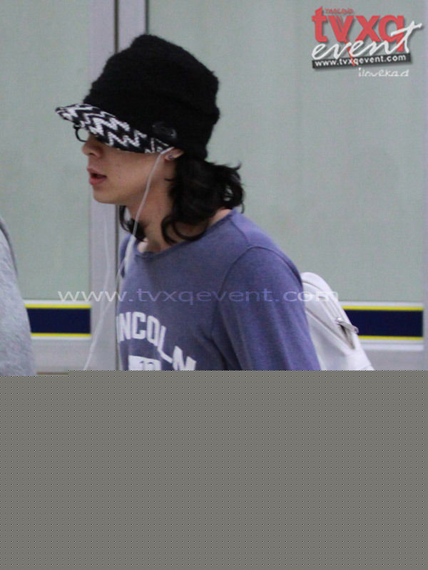 朴有天(，パク·ユチョン，park yoo-chun)机场时尚图册