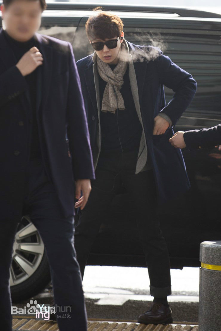 朴有天(，パク·ユチョン，park yoo-chun)机场时尚图册