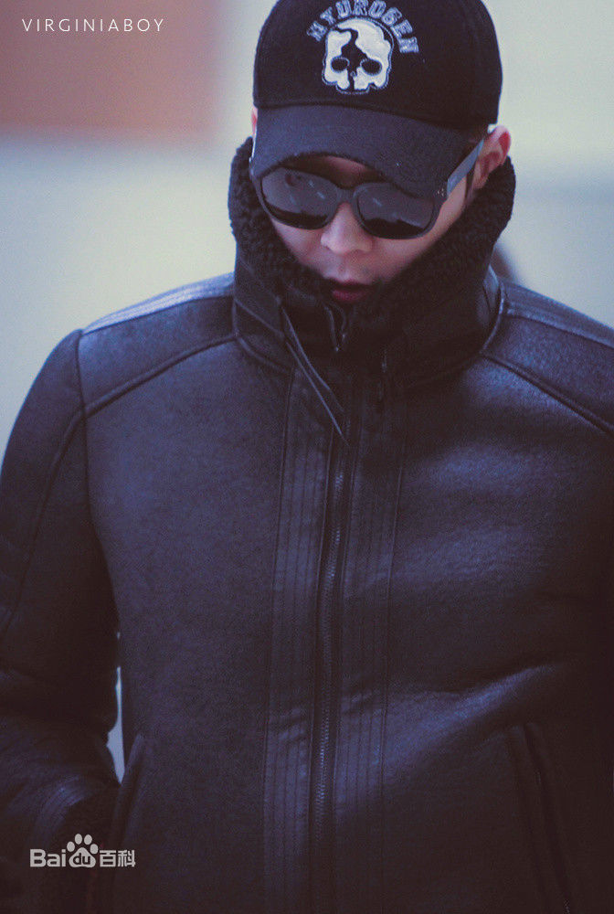 朴有天(，パク·ユチョン，park yoo-chun)机场时尚图册