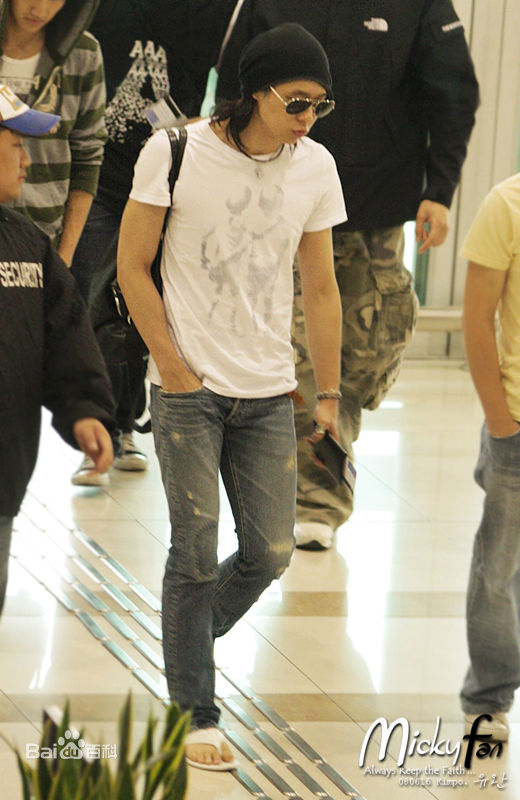 朴有天(，パク·ユチョン，park yoo-chun)机场时尚图册