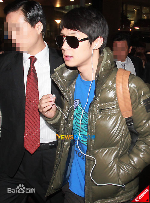 朴有天(，パク·ユチョン，park yoo-chun)机场时尚图册