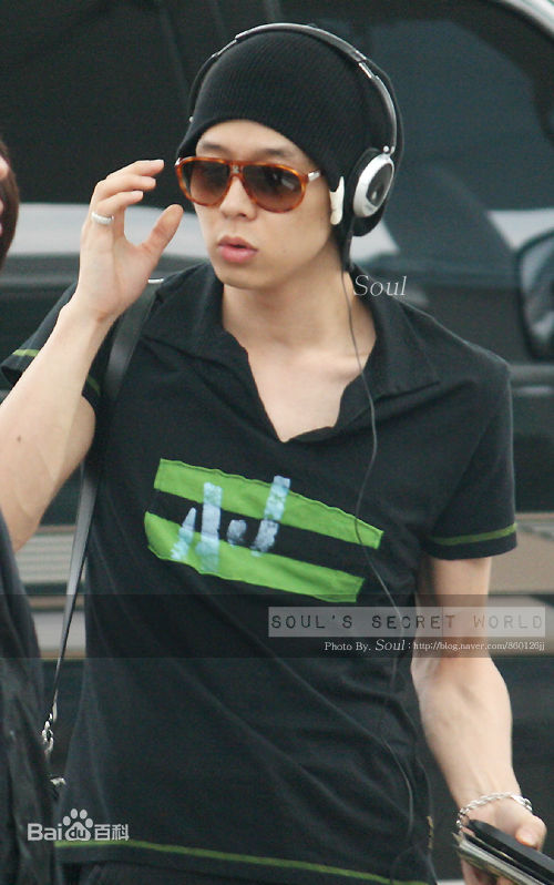 朴有天(，パク·ユチョン，park yoo-chun)机场时尚图册