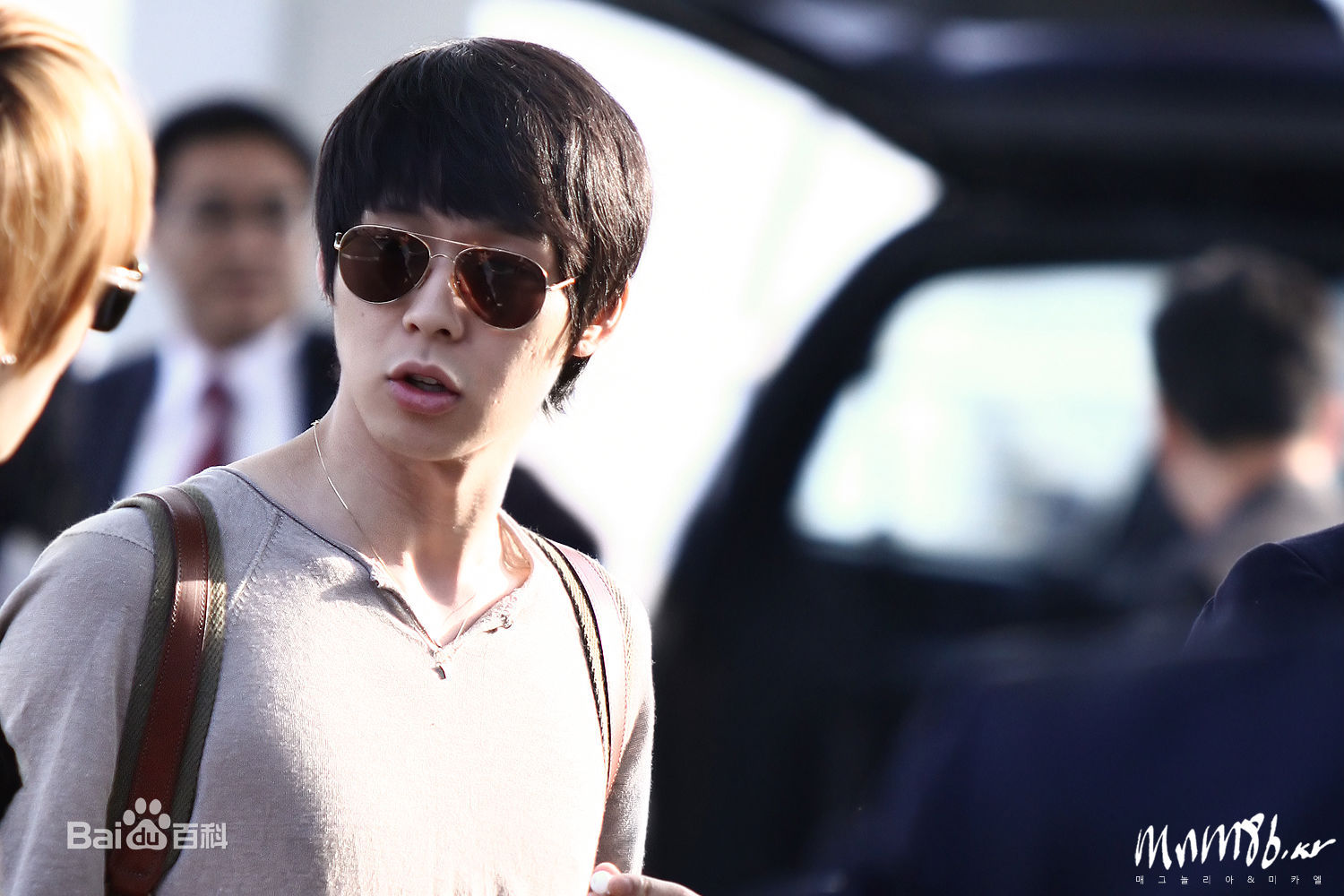 朴有天(，パク·ユチョン，park yoo-chun)机场时尚图册