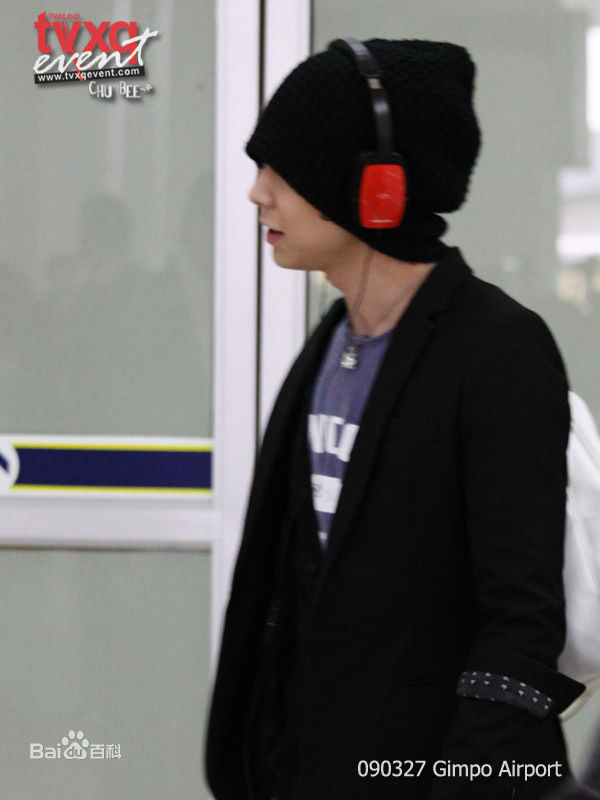 朴有天(，パク·ユチョン，park yoo-chun)机场时尚图册