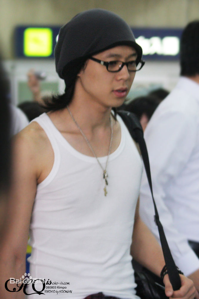 朴有天(，パク·ユチョン，park yoo-chun)机场时尚图册