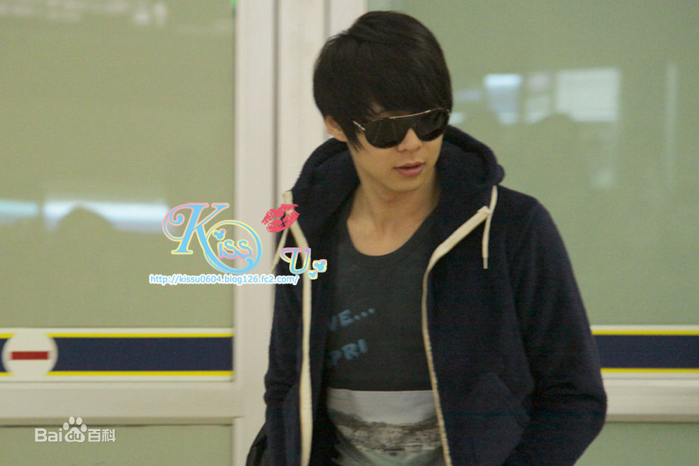 朴有天(，パク·ユチョン，park yoo-chun)机场时尚图册