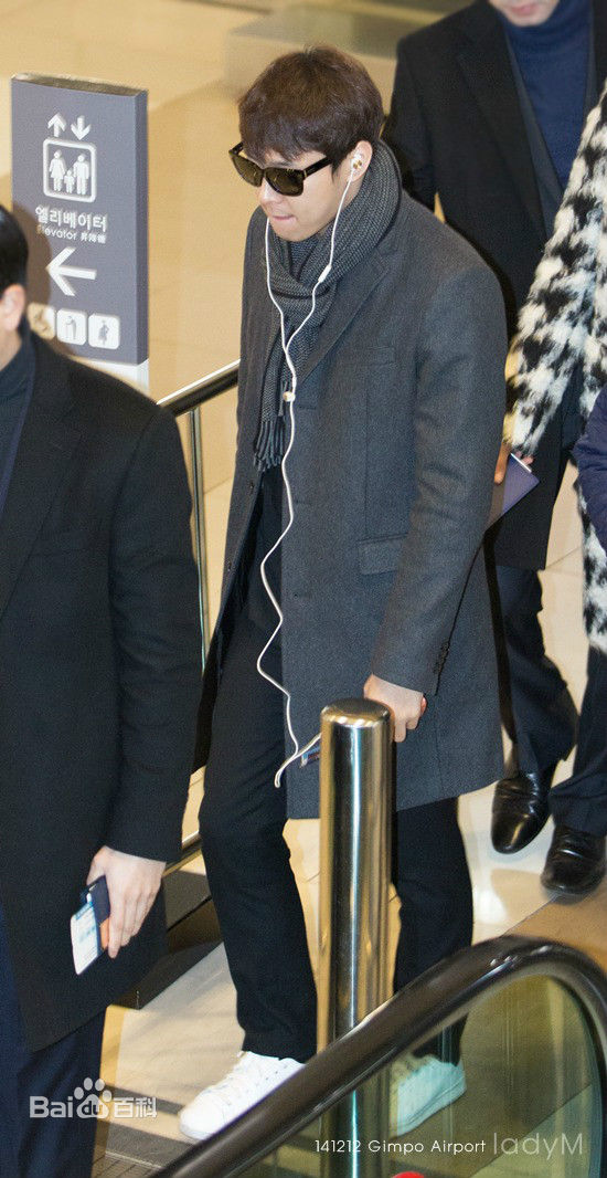 朴有天(，パク·ユチョン，park yoo-chun)机场时尚图册