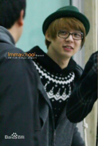 朴有天(，パク·ユチョン，park yoo-chun)机场时尚图册