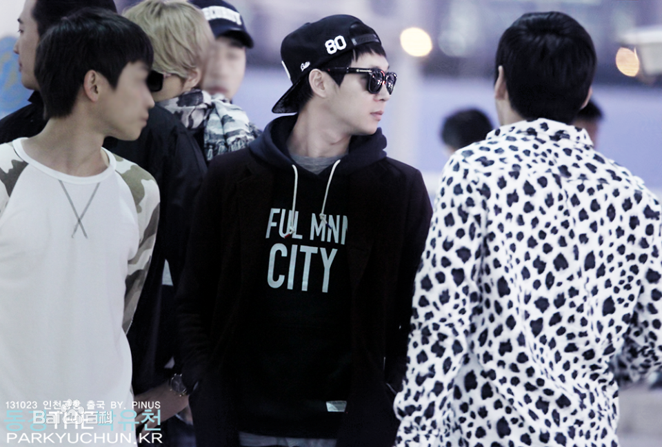 朴有天(，パク·ユチョン，park yoo-chun)机场时尚图册