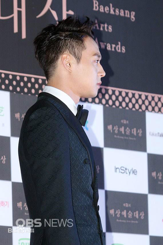 朴有天(，パク·ユチョン，park yoo-chun)百想艺术大赏前后照片