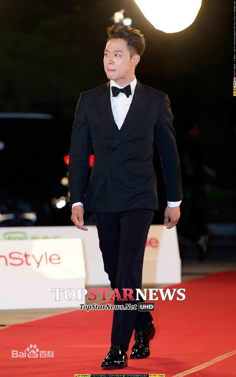 朴有天(，パク·ユチョン，park yoo-chun)百想艺术大赏前后照片