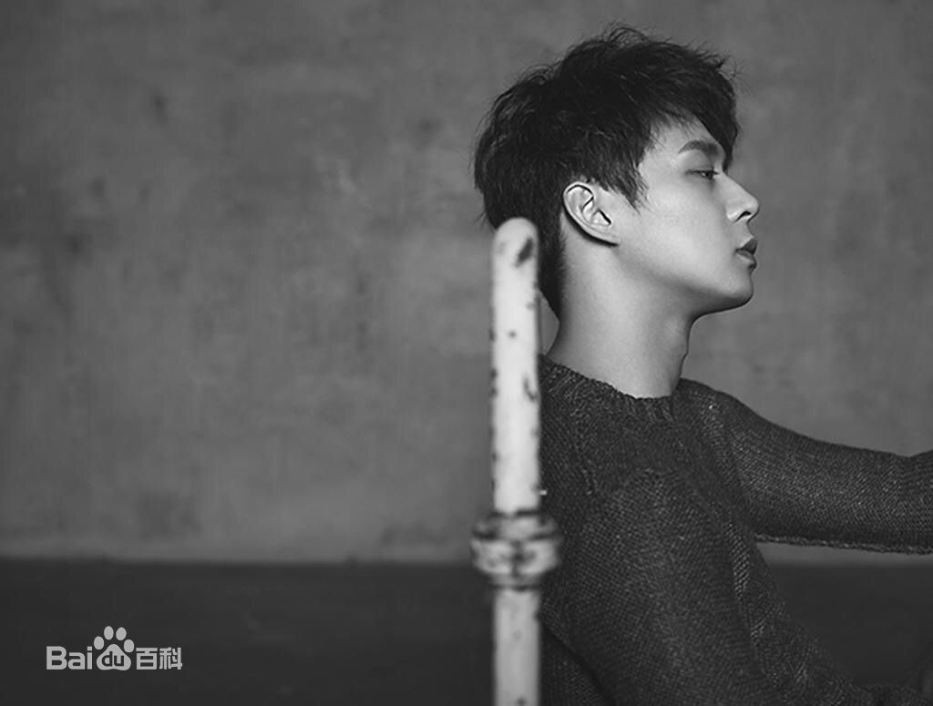 最新朴有天(，パク·ユチョン，park yoo-chun)在《Marie Claire》中的壁纸