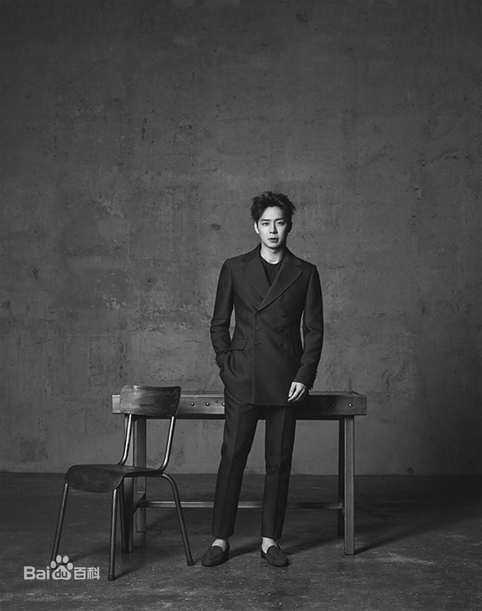 最新朴有天(，パク·ユチョン，park yoo-chun)在《Marie Claire》中的壁纸