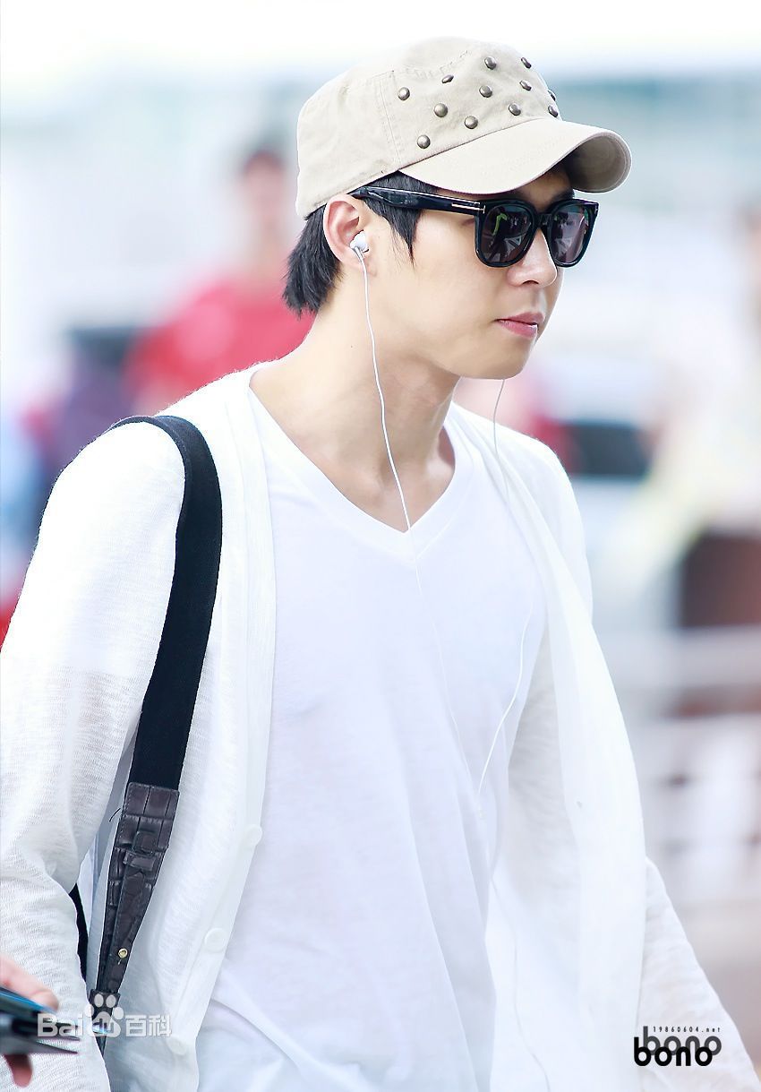 朴有天(，パク·ユチョン，park yoo-chun)机场时尚素颜照相册