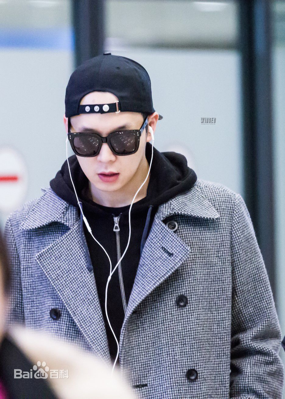 朴有天(，パク·ユチョン，park yoo-chun)机场时尚素颜照相册