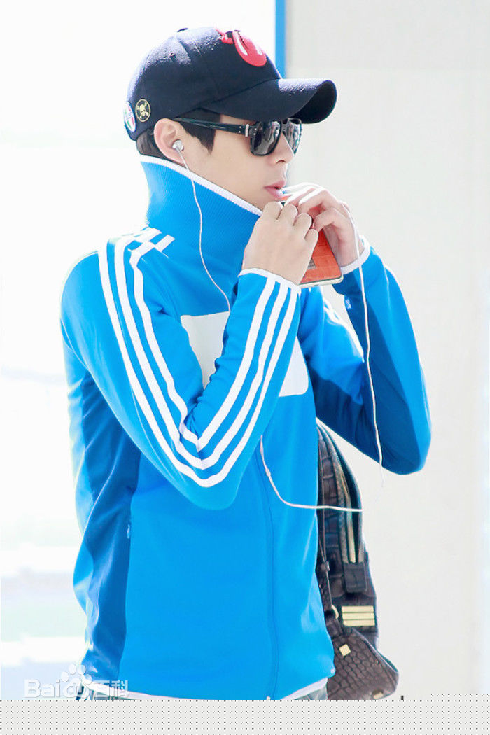 朴有天(，パク·ユチョン，park yoo-chun)机场时尚素颜照相册