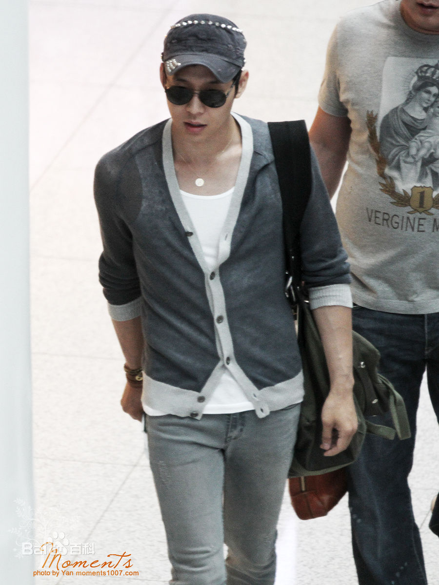 朴有天(，パク·ユチョン，park yoo-chun)机场时尚素颜照相册