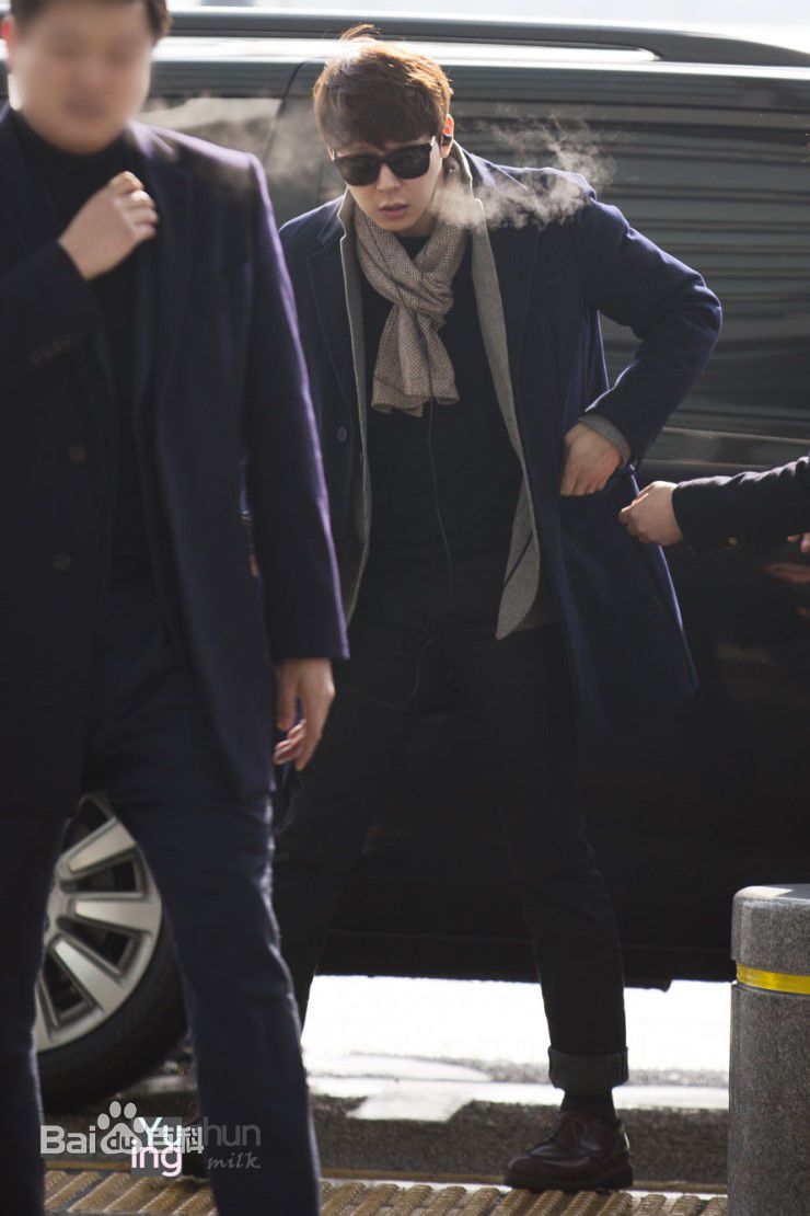 朴有天(，パク·ユチョン，park yoo-chun)机场时尚素颜照相册