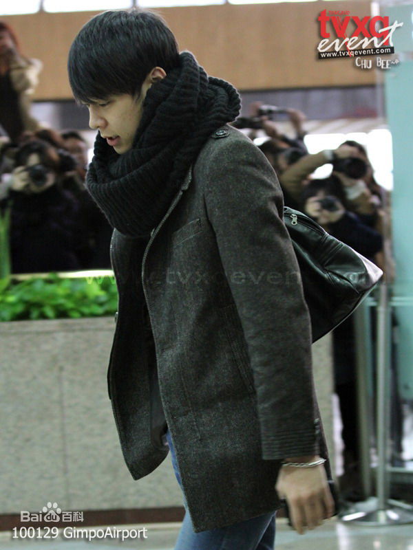 朴有天(，パク·ユチョン，park yoo-chun)机场时尚素颜照相册